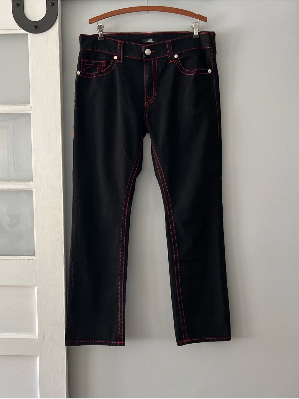 True Religion Ricky Big T Relaxed Straight Black Jeans Red Stitch Sz 36x32